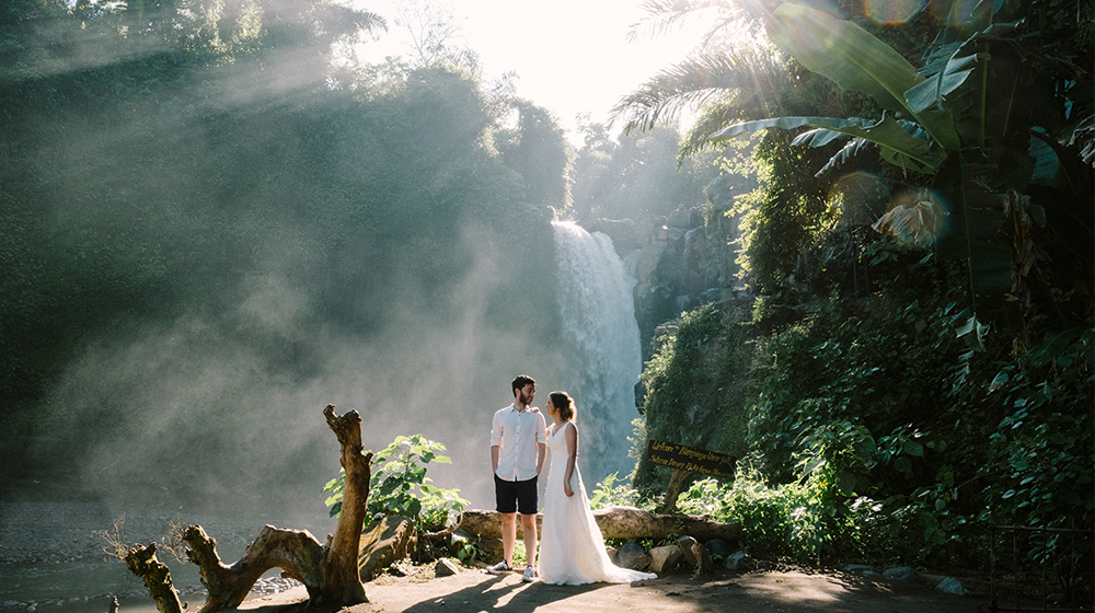 Ersoy & Oguz: Tegenungan Waterfall Bali Honeymoon Shoot - Gusmank